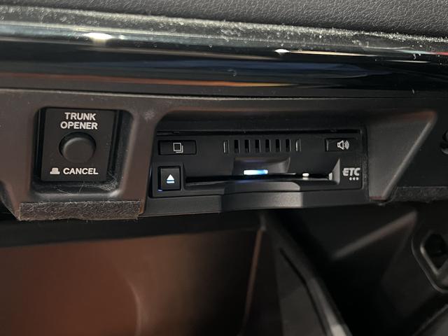 クラウンハイブリッド RSアドバンス 黒本革電動メモリーシート/スパッタリングAW/シートベンチレーション/3眼LED/HUD/トヨタセーフティセンス/レーダークルコン/BSM/RCTA/100V電源/純正ナビ/バックカメラ(27枚目)