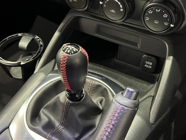 ロードスター S 6速MT/スマートキー/ETC/横滑り防止装置/ヒルローンチアシスト/純正オーディオ/ミュージックプレイヤー接続可/LEDヘッドライト/純正AW(8枚目)