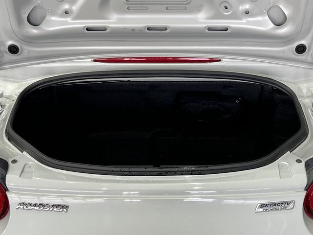 ロードスター S 6速MT/スマートキー/ETC/横滑り防止装置/ヒルローンチアシスト/純正オーディオ/ミュージックプレイヤー接続可/LEDヘッドライト/純正AW(31枚目)