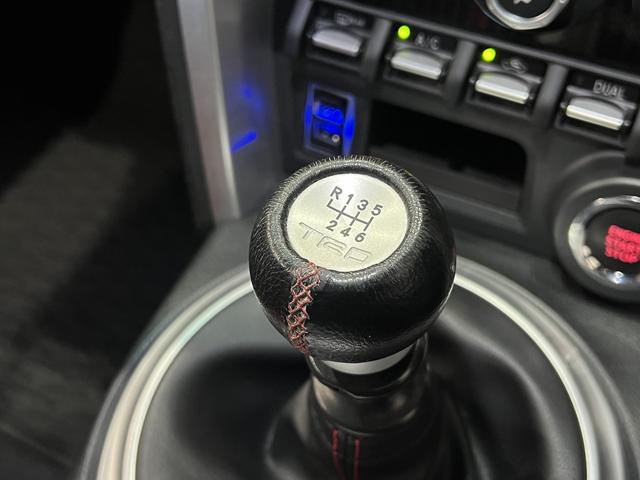 86 GT 後期アプライドE型//6速MT/フジツボマフラー/アルパインデジタルインナーミラー/クルーズコントロール/Trackモード/スマートキー/ETC/純正オーディオ/純正AW/記録簿有(8枚目)