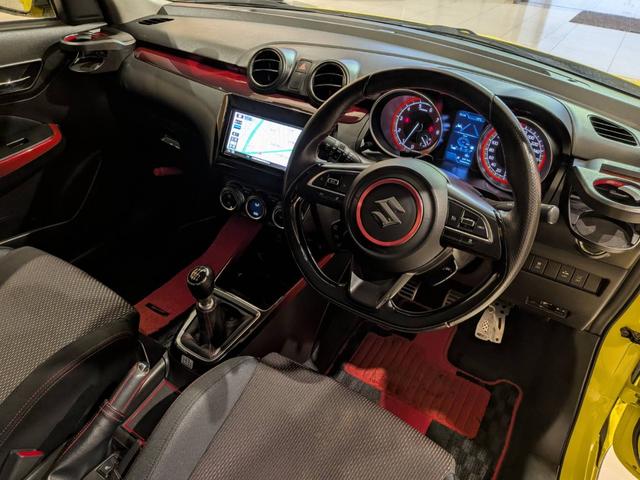 スイフトスポーツ ベースグレード 6速MT/シルクブレイズエアロ/シートヒーター/レーダークルコン/スマートキー/ETC/横滑り防止装置/全方位モニター/純正ナビ/Bluetooth/地デジ/LEDオートライト/純正AW(32枚目)