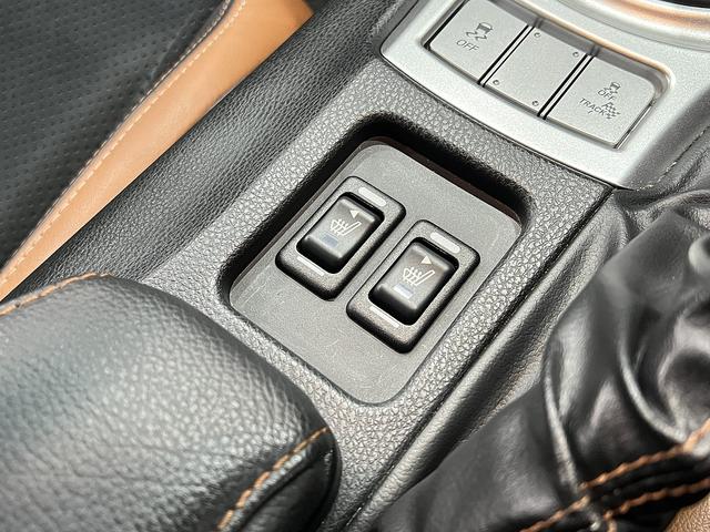 86 GTリミテッド ブラックパッケージ 後期/1オーナー/6速MT/前後ブレンボキャリパー/半革シート/シートヒーター/クルコン/クリアランスソナー/TRACKスイッチ/ETC/純正ナビ/バックカメラ/LEDオートライト/純正AW(9枚目)