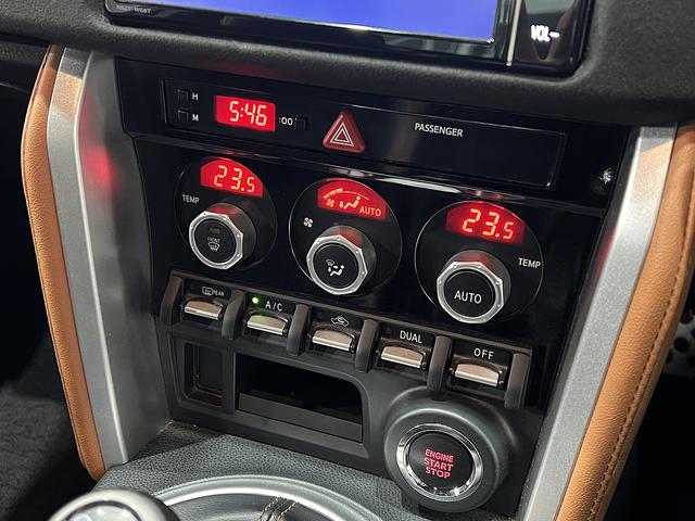 86 GTリミテッド ブラックパッケージ 後期/1オーナー/6速MT/前後ブレンボキャリパー/半革シート/シートヒーター/クルコン/クリアランスソナー/TRACKスイッチ/ETC/純正ナビ/バックカメラ/LEDオートライト/純正AW(30枚目)