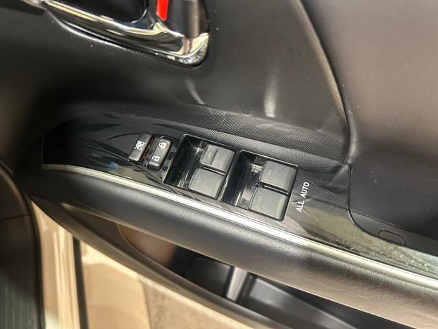エスティマ アエラス プレミアムエディション 半革電動シート/両側電動スライドドア/クルーズコントロール/スマートキー/ETC/横滑り防止装置/純正ナビ/Bluetooth/バックカメラ/HIDオートライト/純正AW(27枚目)