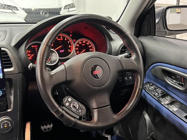 インプレッサ WRX STi 4WD/6速MT/アプライドE/ダウンサス/ブレンボキャリパー/STiエアロ&マフラー/カロッツェリアウーファー&ナビ/ETC/HKSターボタイマー/ブーストメーター/純正AW/HIDヘッドライト(23枚目)