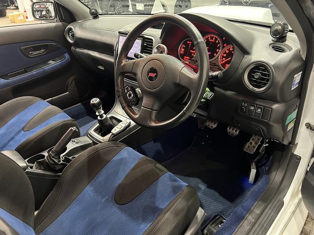 インプレッサ WRX STi 4WD/6速MT/アプライドE/ダウンサス/ブレンボキャリパー/STiエアロ&マフラー/カロッツェリアウーファー&ナビ/ETC/HKSターボタイマー/ブーストメーター/純正AW/HIDヘッドライト(29枚目)