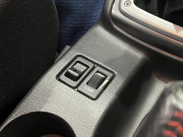 インプレッサ WRX STi 4WD/6速MT/アプライドE/ダウンサス/ブレンボキャリパー/STiエアロ&マフラー/カロッツェリアウーファー&ナビ/ETC/HKSターボタイマー/ブーストメーター/純正AW/HIDヘッドライト(30枚目)