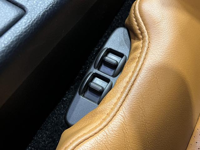 フェアレディＺ バージョンＳＴ　前後ブレンボキャリパー／ＢＯＳＥサウンド／本革電動シート／シートヒーター／３連サブメーター／キーレス／ＥＴＣ／横滑り防止装置／純正ナビ／サイド＆バックカメラ／ＨＩＤヘッドライト／純正ＡＷ（8枚目）