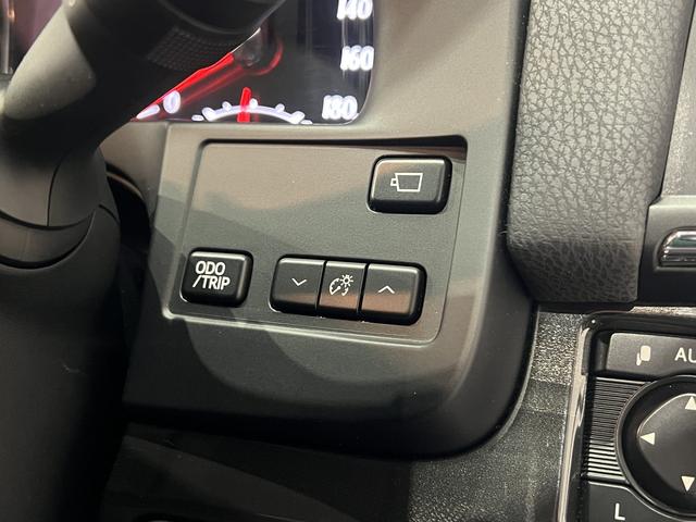 クラウンハイブリッド アスリートS 電動シート/シートヒーター/レーダークルコン/プリクラッシュセーフティ/クリアランスソナー/ステアリングヒーター/ETC/純正ナビ/地デジ/全周囲カメラ/HIDオートライト/純正AW(24枚目)