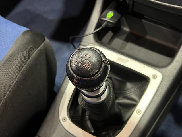 インプレッサ WRX STi 6速MT/4WD/RAYSグラムライツ17インチAW/HKS車高調/ブレンボキャリパー/大型リアスポイラー/STi専用シート&ステアリング/ETC/キーレスエントリー/HIDヘッドライト(7枚目)