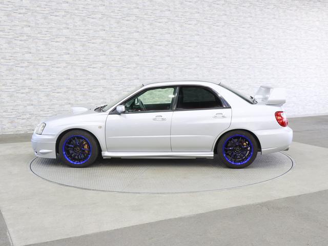 インプレッサ WRX STi 6速MT/4WD/RAYSグラムライツ17インチAW/HKS車高調/ブレンボキャリパー/大型リアスポイラー/STi専用シート&ステアリング/ETC/キーレスエントリー/HIDヘッドライト(12枚目)