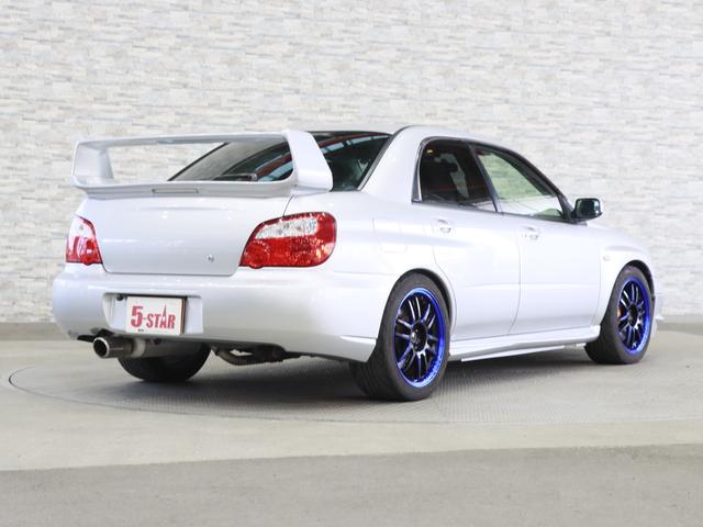 インプレッサ WRX STi 6速MT/4WD/RAYSグラムライツ17インチAW/HKS車高調/ブレンボキャリパー/大型リアスポイラー/STi専用シート&ステアリング/ETC/キーレスエントリー/HIDヘッドライト(19枚目)