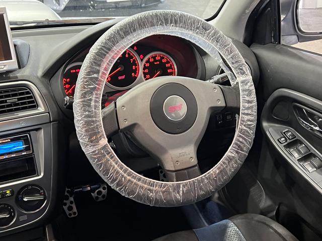 インプレッサ WRX STi 6速MT/4WD/RAYSグラムライツ17インチAW/HKS車高調/ブレンボキャリパー/大型リアスポイラー/STi専用シート&ステアリング/ETC/キーレスエントリー/HIDヘッドライト(24枚目)