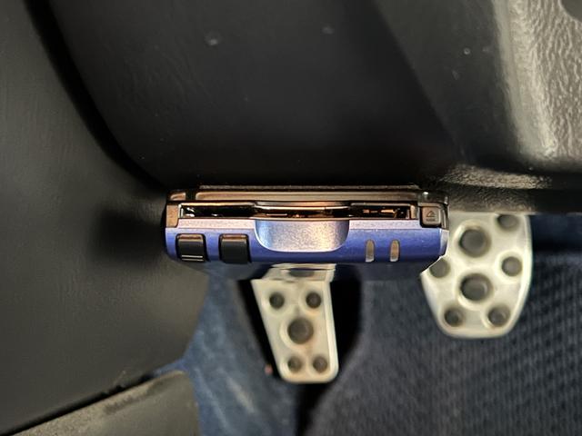 インプレッサ WRX STi 6速MT/4WD/RAYSグラムライツ17インチAW/HKS車高調/ブレンボキャリパー/大型リアスポイラー/STi専用シート&ステアリング/ETC/キーレスエントリー/HIDヘッドライト(26枚目)