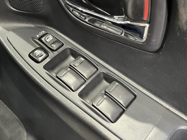 インプレッサ WRX STi 6速MT/4WD/RAYSグラムライツ17インチAW/HKS車高調/ブレンボキャリパー/大型リアスポイラー/STi専用シート&ステアリング/ETC/キーレスエントリー/HIDヘッドライト(27枚目)