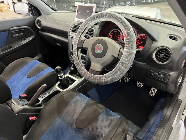 インプレッサ WRX STi 6速MT/4WD/RAYSグラムライツ17インチAW/HKS車高調/ブレンボキャリパー/大型リアスポイラー/STi専用シート&ステアリング/ETC/キーレスエントリー/HIDヘッドライト(28枚目)