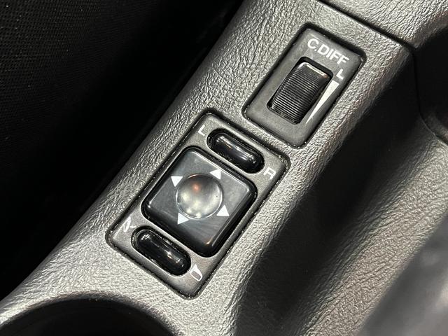 インプレッサ WRX STi 6速MT/4WD/RAYSグラムライツ17インチAW/HKS車高調/ブレンボキャリパー/大型リアスポイラー/STi専用シート&ステアリング/ETC/キーレスエントリー/HIDヘッドライト(33枚目)