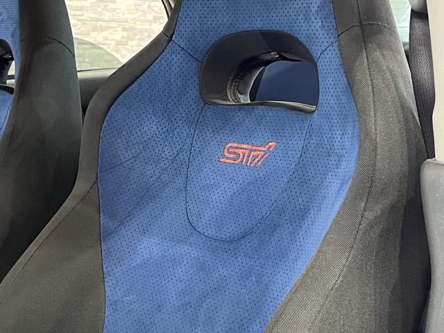 インプレッサ WRX STi 6速MT/4WD/RAYSグラムライツ17インチAW/HKS車高調/ブレンボキャリパー/大型リアスポイラー/STi専用シート&ステアリング/ETC/キーレスエントリー/HIDヘッドライト(35枚目)