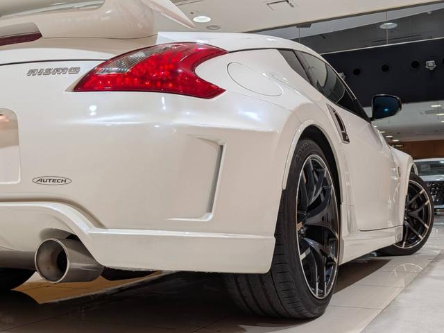 フェアレディＺ バージョンニスモ　専用エクステリア／ＮＩＳＭＯマフラー／専用黒半革シート／３連サブメーター／ＥＴＣ／パドルシフト／純正ナビ／Ｂｌｕｅｔｏｏｔｈ／純正１９ＡＷ／ＨＩＤオートライト（8枚目）