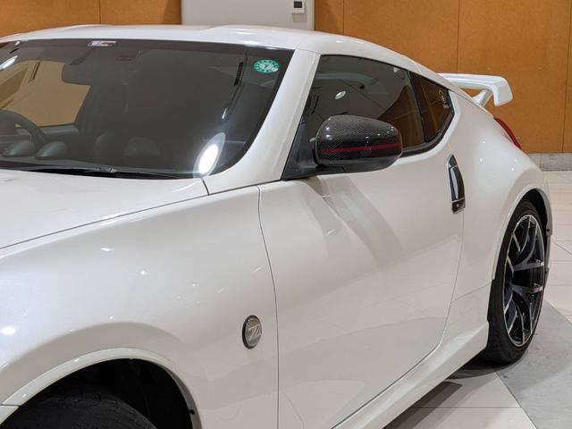 フェアレディＺ バージョンニスモ　専用エクステリア／ＮＩＳＭＯマフラー／専用黒半革シート／３連サブメーター／ＥＴＣ／パドルシフト／純正ナビ／Ｂｌｕｅｔｏｏｔｈ／純正１９ＡＷ／ＨＩＤオートライト（17枚目）