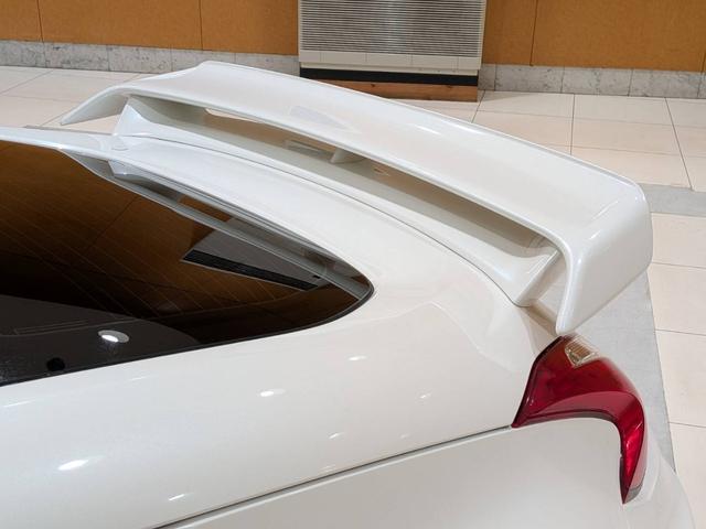 フェアレディＺ バージョンニスモ　専用エクステリア／ＮＩＳＭＯマフラー／専用黒半革シート／３連サブメーター／ＥＴＣ／パドルシフト／純正ナビ／Ｂｌｕｅｔｏｏｔｈ／純正１９ＡＷ／ＨＩＤオートライト（23枚目）