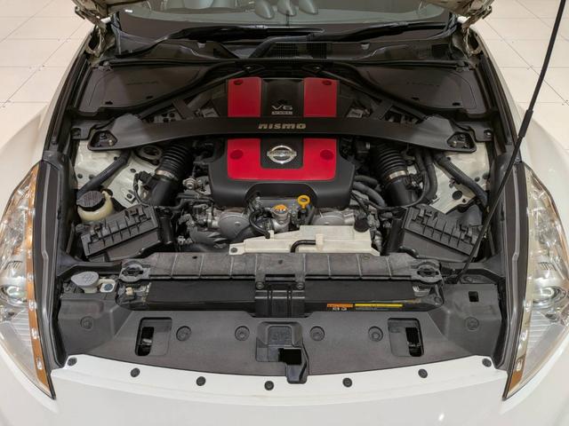 フェアレディＺ バージョンニスモ　専用エクステリア／ＮＩＳＭＯマフラー／専用黒半革シート／３連サブメーター／ＥＴＣ／パドルシフト／純正ナビ／Ｂｌｕｅｔｏｏｔｈ／純正１９ＡＷ／ＨＩＤオートライト（27枚目）
