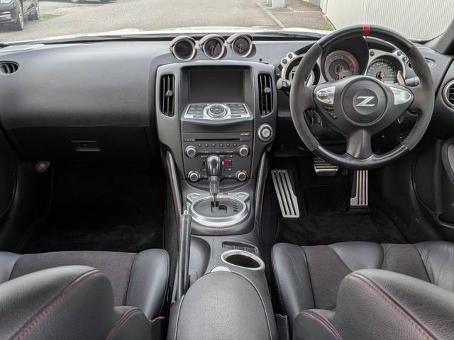 フェアレディＺ バージョンニスモ　専用エクステリア／ＮＩＳＭＯマフラー／専用黒半革シート／３連サブメーター／ＥＴＣ／パドルシフト／純正ナビ／Ｂｌｕｅｔｏｏｔｈ／純正１９ＡＷ／ＨＩＤオートライト（29枚目）