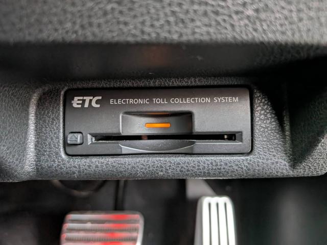 フェアレディＺ バージョンニスモ　専用エクステリア／ＮＩＳＭＯマフラー／専用黒半革シート／３連サブメーター／ＥＴＣ／パドルシフト／純正ナビ／Ｂｌｕｅｔｏｏｔｈ／純正１９ＡＷ／ＨＩＤオートライト（33枚目）