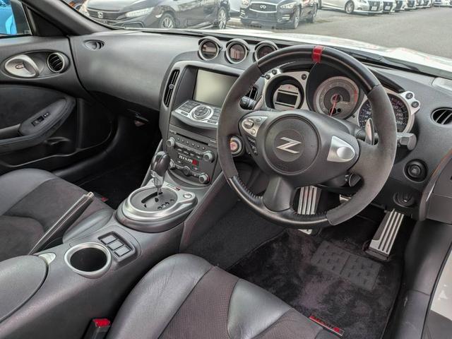 フェアレディＺ バージョンニスモ　専用エクステリア／ＮＩＳＭＯマフラー／専用黒半革シート／３連サブメーター／ＥＴＣ／パドルシフト／純正ナビ／Ｂｌｕｅｔｏｏｔｈ／純正１９ＡＷ／ＨＩＤオートライト（35枚目）