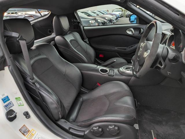 フェアレディＺ バージョンニスモ　専用エクステリア／ＮＩＳＭＯマフラー／専用黒半革シート／３連サブメーター／ＥＴＣ／パドルシフト／純正ナビ／Ｂｌｕｅｔｏｏｔｈ／純正１９ＡＷ／ＨＩＤオートライト（36枚目）