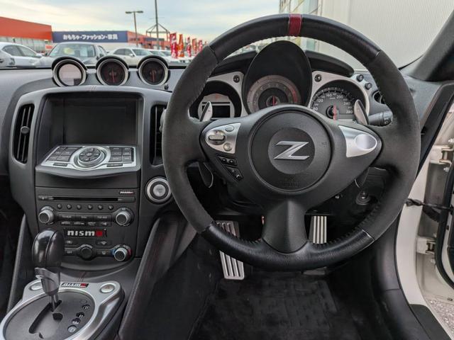 フェアレディＺ バージョンニスモ　専用エクステリア／ＮＩＳＭＯマフラー／専用黒半革シート／３連サブメーター／ＥＴＣ／パドルシフト／純正ナビ／Ｂｌｕｅｔｏｏｔｈ／純正１９ＡＷ／ＨＩＤオートライト（38枚目）