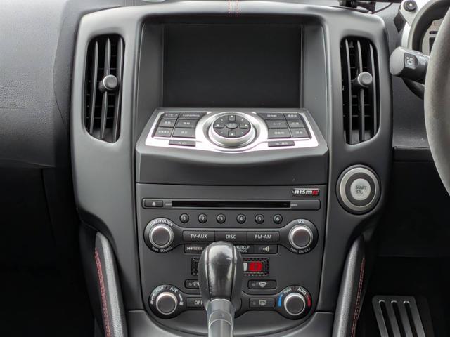 フェアレディＺ バージョンニスモ　専用エクステリア／ＮＩＳＭＯマフラー／専用黒半革シート／３連サブメーター／ＥＴＣ／パドルシフト／純正ナビ／Ｂｌｕｅｔｏｏｔｈ／純正１９ＡＷ／ＨＩＤオートライト（40枚目）