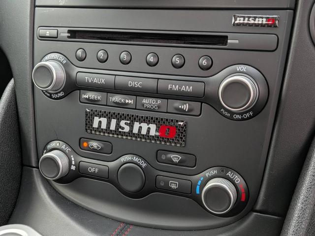フェアレディＺ バージョンニスモ　専用エクステリア／ＮＩＳＭＯマフラー／専用黒半革シート／３連サブメーター／ＥＴＣ／パドルシフト／純正ナビ／Ｂｌｕｅｔｏｏｔｈ／純正１９ＡＷ／ＨＩＤオートライト（43枚目）