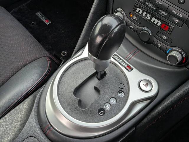 フェアレディＺ バージョンニスモ　専用エクステリア／ＮＩＳＭＯマフラー／専用黒半革シート／３連サブメーター／ＥＴＣ／パドルシフト／純正ナビ／Ｂｌｕｅｔｏｏｔｈ／純正１９ＡＷ／ＨＩＤオートライト（44枚目）