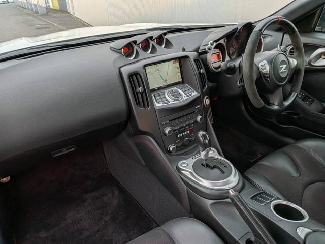 フェアレディＺ バージョンニスモ　専用エクステリア／ＮＩＳＭＯマフラー／専用黒半革シート／３連サブメーター／ＥＴＣ／パドルシフト／純正ナビ／Ｂｌｕｅｔｏｏｔｈ／純正１９ＡＷ／ＨＩＤオートライト（46枚目）