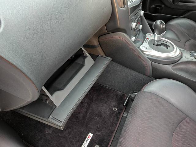 フェアレディＺ バージョンニスモ　専用エクステリア／ＮＩＳＭＯマフラー／専用黒半革シート／３連サブメーター／ＥＴＣ／パドルシフト／純正ナビ／Ｂｌｕｅｔｏｏｔｈ／純正１９ＡＷ／ＨＩＤオートライト（47枚目）