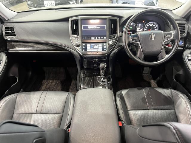 クラウンハイブリッド アスリートＧ　後期／スパッタリングＡＷ／黒革電動エアシート／ＥＴＣ２．０／レーダークルコン／クリアランスソナー／ＢＳＭ／プリクラッシュセーフティ／パドルシフト／純正ナビ／地デジ／バックカメラ／ＬＥＤオートハイビーム（19枚目）