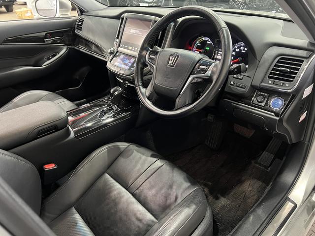 クラウンハイブリッド アスリートＧ　後期／スパッタリングＡＷ／黒革電動エアシート／ＥＴＣ２．０／レーダークルコン／クリアランスソナー／ＢＳＭ／プリクラッシュセーフティ／パドルシフト／純正ナビ／地デジ／バックカメラ／ＬＥＤオートハイビーム（24枚目）