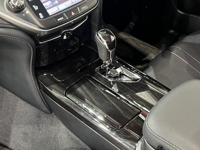 クラウンハイブリッド アスリートＧ　後期／スパッタリングＡＷ／黒革電動エアシート／ＥＴＣ２．０／レーダークルコン／クリアランスソナー／ＢＳＭ／プリクラッシュセーフティ／パドルシフト／純正ナビ／地デジ／バックカメラ／ＬＥＤオートハイビーム（32枚目）