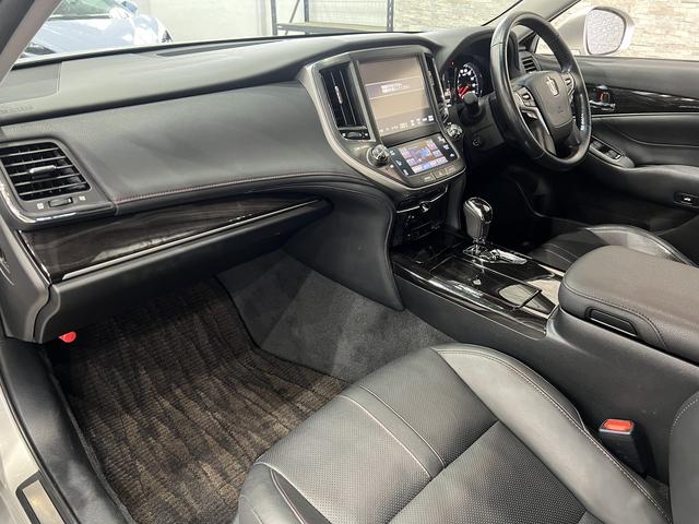 クラウンハイブリッド アスリートＧ　後期／スパッタリングＡＷ／黒革電動エアシート／ＥＴＣ２．０／レーダークルコン／クリアランスソナー／ＢＳＭ／プリクラッシュセーフティ／パドルシフト／純正ナビ／地デジ／バックカメラ／ＬＥＤオートハイビーム（33枚目）