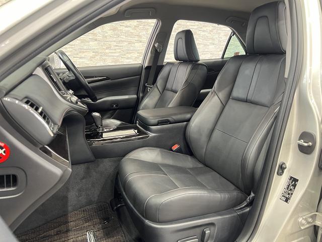 クラウンハイブリッド アスリートＧ　後期／スパッタリングＡＷ／黒革電動エアシート／ＥＴＣ２．０／レーダークルコン／クリアランスソナー／ＢＳＭ／プリクラッシュセーフティ／パドルシフト／純正ナビ／地デジ／バックカメラ／ＬＥＤオートハイビーム（34枚目）