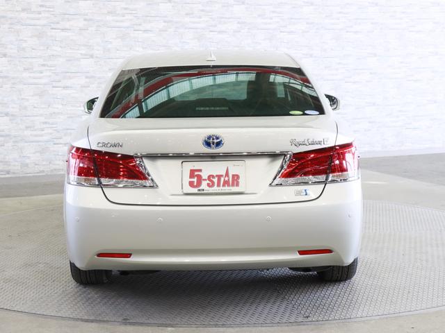 クラウンハイブリッド ロイヤルサルーンＧ　電動メモリーシート／シートヒーター／レーダークルコン／クリアランスソナー／オートマチックハイビーム／ステアリングヒーター／ヘッドライトウォッシャー／パノラミックビューモニター／純正ナビ／純正ＡＷ（14枚目）