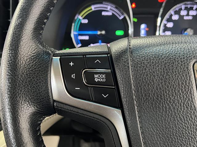 クラウンハイブリッド ロイヤルサルーンＧ　電動メモリーシート／シートヒーター／レーダークルコン／クリアランスソナー／オートマチックハイビーム／ステアリングヒーター／ヘッドライトウォッシャー／パノラミックビューモニター／純正ナビ／純正ＡＷ（22枚目）