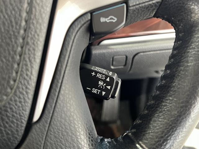 クラウンハイブリッド ロイヤルサルーンＧ　電動メモリーシート／シートヒーター／レーダークルコン／クリアランスソナー／オートマチックハイビーム／ステアリングヒーター／ヘッドライトウォッシャー／パノラミックビューモニター／純正ナビ／純正ＡＷ（24枚目）