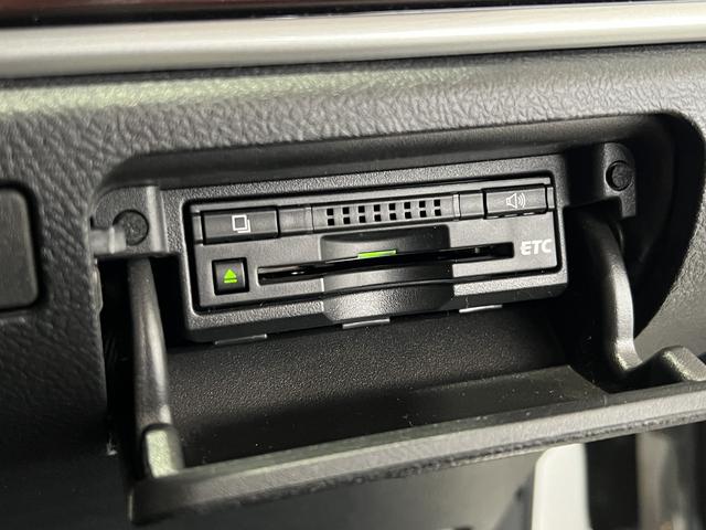 クラウンハイブリッド ロイヤルサルーンＧ　電動メモリーシート／シートヒーター／レーダークルコン／クリアランスソナー／オートマチックハイビーム／ステアリングヒーター／ヘッドライトウォッシャー／パノラミックビューモニター／純正ナビ／純正ＡＷ（26枚目）