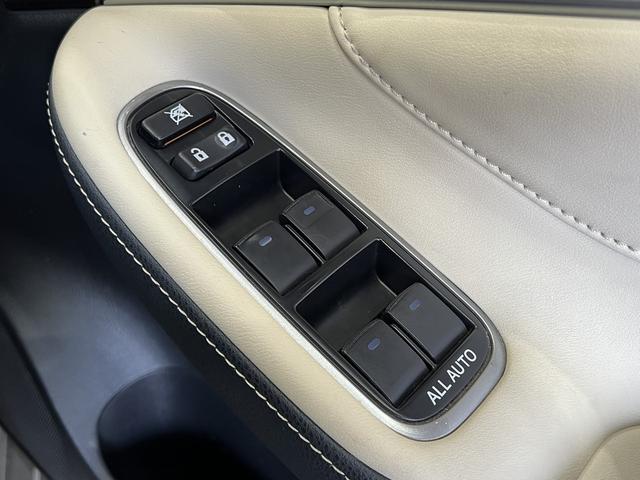 クラウンハイブリッド ロイヤルサルーンＧ　電動メモリーシート／シートヒーター／レーダークルコン／クリアランスソナー／オートマチックハイビーム／ステアリングヒーター／ヘッドライトウォッシャー／パノラミックビューモニター／純正ナビ／純正ＡＷ（27枚目）