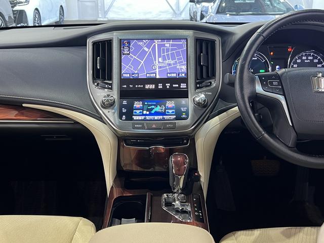 クラウンハイブリッド ロイヤルサルーンＧ　電動メモリーシート／シートヒーター／レーダークルコン／クリアランスソナー／オートマチックハイビーム／ステアリングヒーター／ヘッドライトウォッシャー／パノラミックビューモニター／純正ナビ／純正ＡＷ（34枚目）