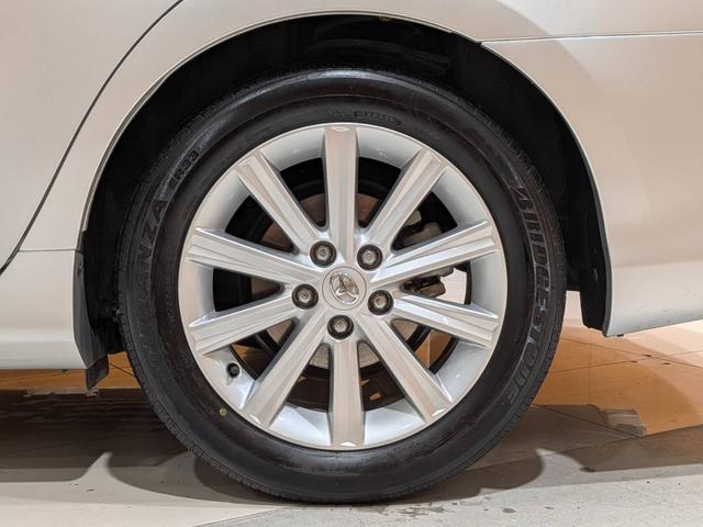 カムリ ハイブリッド　Ｇパッケージ　１オーナー／電動シート／クルーズコントロール／スマートキー／ＥＴＣ／横滑り防止装置／純正ナビ／Ｂｌｕｅｔｏｏｔｈ／バックカメラ／地デジ／ＨＩＤオートライト／純正ＡＷ（21枚目）