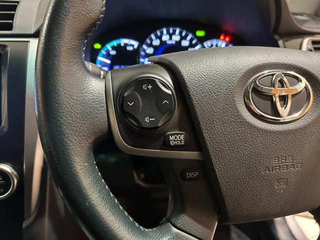 カムリ ハイブリッド　Ｇパッケージ　１オーナー／電動シート／クルーズコントロール／スマートキー／ＥＴＣ／横滑り防止装置／純正ナビ／Ｂｌｕｅｔｏｏｔｈ／バックカメラ／地デジ／ＨＩＤオートライト／純正ＡＷ（27枚目）