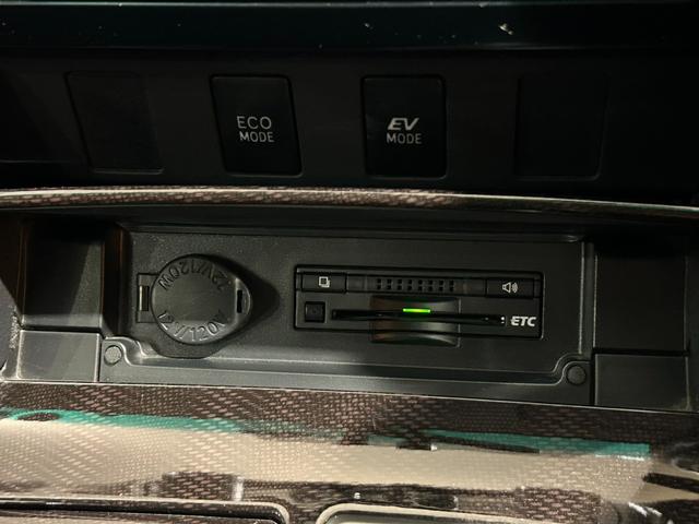 カムリ ハイブリッド　Ｇパッケージ　１オーナー／電動シート／クルーズコントロール／スマートキー／ＥＴＣ／横滑り防止装置／純正ナビ／Ｂｌｕｅｔｏｏｔｈ／バックカメラ／地デジ／ＨＩＤオートライト／純正ＡＷ（30枚目）